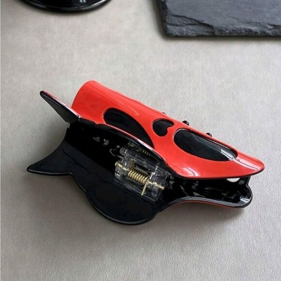 Red Devil Horned Ghost Face Acrylic Hair Clip - Picture 6 of 8